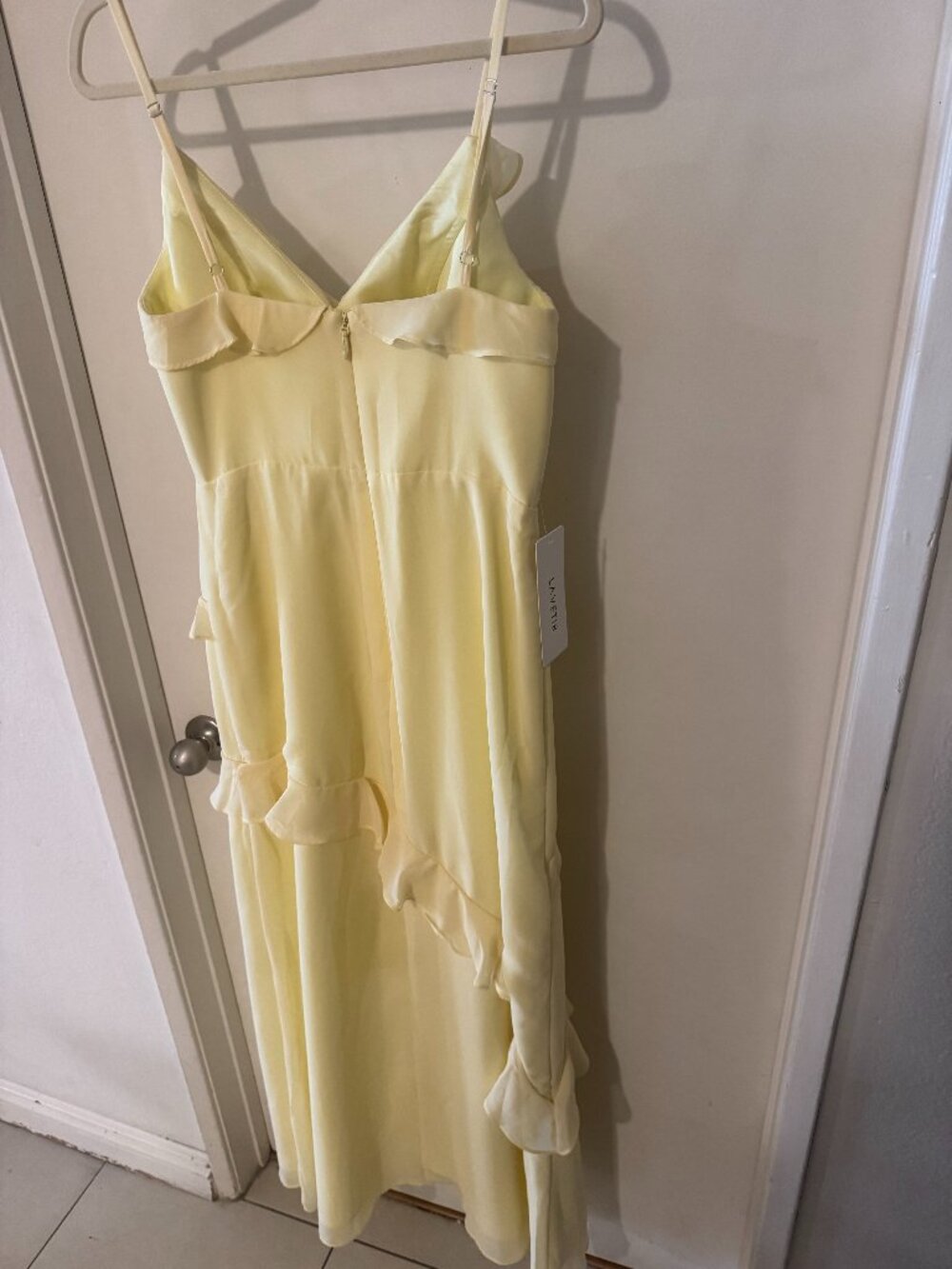 Yellow dress - Picture 3 of 4